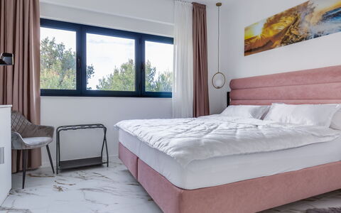 Giny: Letto, Camera Da Letto, Interior Design, Pavimentazione, Pavimento, Mobilia, Biancheria, Bedding, Lenzuolo, Camera