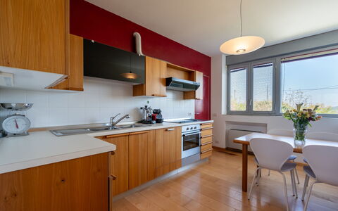 Stordita: Cucina, Interior Design, Pavimentazione, Controsoffitto, Elettrodomestico Da Cucina, Cabinetry, Legna, Soffitto, Apparecchio Major, Pavimento
