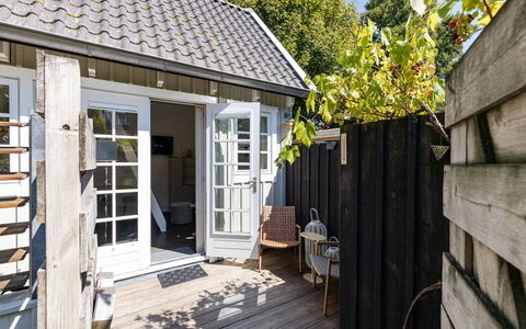 Residence Domburg: Legna, Porta, Casa, Materiale Composito, Villetta, Vaso Di Fiori, Deck, Mobili Da Esterno, Latifoglie, Portico