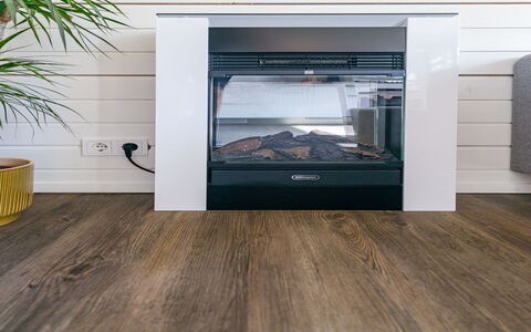 Residence Domburg: Pavimento, Pavimentazione, Pavimento In Legno, Latifoglie, Pavimento Laminato, Plank, Color Legno, Scaffalature, Apparecchio Major, Soggiorno