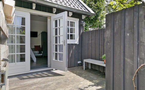 Residence Domburg: Legna, Porta, Casa, Raccordo, Villetta, Materiale Composito, Portico, Latifoglie, Mobili Da Esterno, Deck