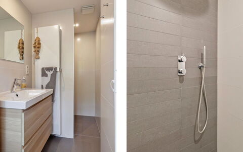 Residence Domburg: Pavimentazione, Parete, Pavimento, Interior Design, Idraulico Fixture, Bagno, Legna, Gabinetto, Mobiletto Del Bagno, Idraulico