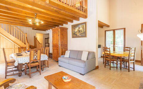 Les 2 Plages: Pavimentazione, Pavimento, Soffitto, Color Legno, Latifoglie, Sedia, Vernice, Pavimento In Legno, Fascio, Soggiorno