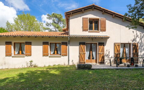 Les 2 Plages: Costruzione, Finestra, Legna, Casa, Casa, Villetta, Porta, Zona Residenziale, Facciata, Tetto