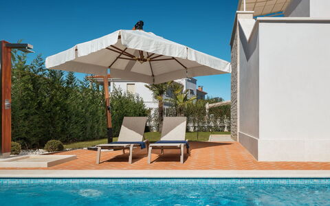 Adele: Ombrello, Mobili Da Esterno, Mobilia, Piscina, Shade, Sedia, Ricorrere, Lettino, Tavolo Esterno, Eco Hotel