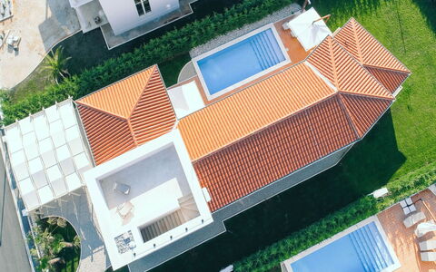 Fordaliso: Zona Residenziale, Piscina, Casa, Casa, Tetto, Architettura, Estate, Materiale Composito, Ricorrere, Eco Hotel