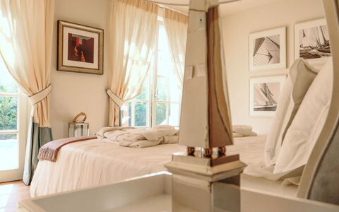 Fordaliso: Mobilia, Letto, Interior Design, Camera Da Letto, Pavimento, Legna, Camera, Bedding, Casa, Soffitto