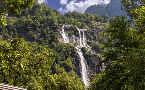 Marconi: Cascata, Geografia Montane, Natura, Corpo D'Acqua, Montagna, Ambiente Naturale, Paesaggio Naturale, Vegetazione, Highland, Paesaggio