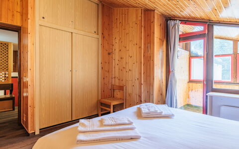 Boiserie: Legna, Interior Design, Soffitto, Pavimento, Pavimentazione, Color Legno, Camera, Camera Da Letto, Letto, Latifoglie