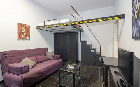 Chinatown Loft: Mobilia, Interior Design, Pavimentazione, Pavimento, Camera, Camera Da Letto, Soffitto, Illuminazione, Letto, Appartamento
