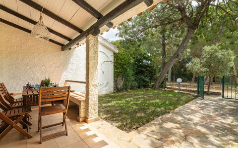 Casa ai Mandorli: Shade, Backyard, Portico, Giardino, Flagstone, Estate, Mobili Da Esterno, Sedia, Struttura Esterna, Cortile