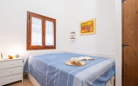 Casa ai Mandorli: Parete, Interior Design, Mobilia, Legna, Pavimento, Camera Da Letto, Pavimentazione, Soffitto, Letto, Appartamento