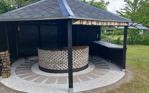 Calli: Casa, Casa, Porta, Tetto, Villetta, Estate, Giardino, Shade, Raccordo, Cortile