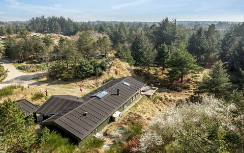 Nimrod - 800M from the Sea: Tetto, Casa, Villetta, Area Rurale, Pendenza, Landscaping, Larice, Sempreverde, Pine Famiglia