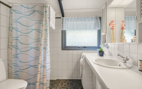 Nimrod - 800M from the Sea: Interior Design, Pavimentazione, Idraulico Fixture, Pavimento, Bagno, Lavello, Tessile, Soffitto, Rubinetto, Mobiletto Del Bagno