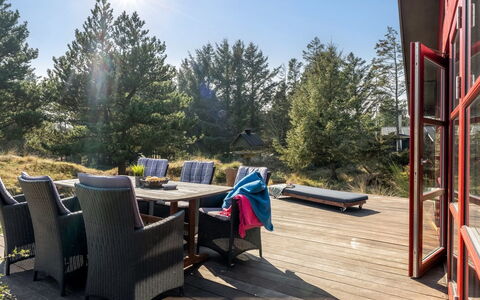 Nimrod - 800M from the Sea: Legna, Mobilia, Arbusto, Lotto, Giardino, Mobili Da Esterno, Villetta, Latifoglie, Sedia, Landscaping