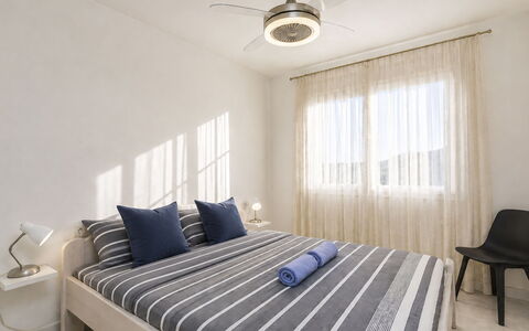 Country Club Family: Interior Design, Mobilia, Lampada, Soffitto, Camera Da Letto, Pavimentazione, Legna, Letto, Pavimento, Illuminazione