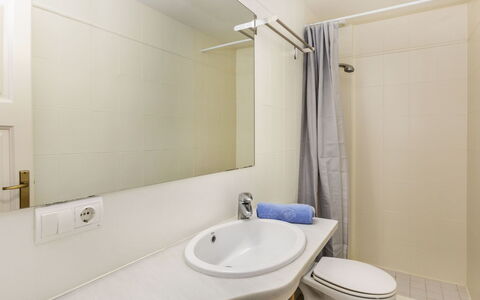 Country Club Family Garden Big Terrace: Idraulico Fixture, Pavimentazione, Lavello, Bagno, Pavimento, Interior Design, Lavandino Del Bagno, Toilet Seat, Rubinetto, Idraulico