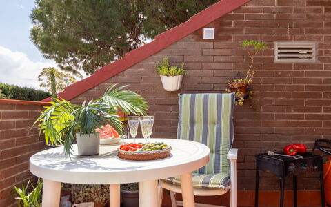 Mila: Mobili Da Esterno, Giardino, Tavolo Esterno, Sedia, Shade, Landscaping, Backyard, Cortile, Eco Hotel, Cucina & Sala Da Pranzo Tavolo