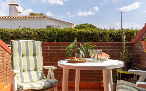 Mila: Mobili Da Esterno, Giardino, Tavolo Esterno, Sedia, Shade, Landscaping, Backyard, Cortile, Eco Hotel, Cucina & Sala Da Pranzo Tavolo