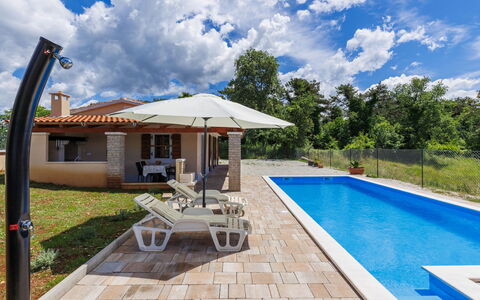 Santina: Piscina, Mobili Da Esterno, Ricorrere, Tempo Libero, Materiale Composito, Ombrello, Flagstone, Eco Hotel, Shade, Lettino