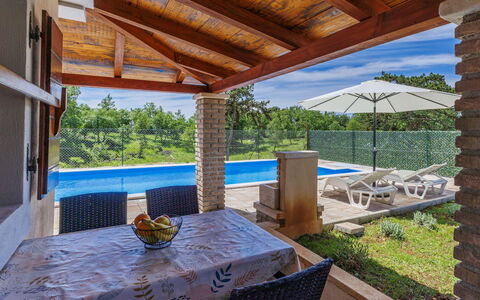 Santina: Piscina, Mobilia, Ricorrere, Sedia, Mobili Da Esterno, Shade, Eco Hotel, Portico, Materiale Composito, Estate