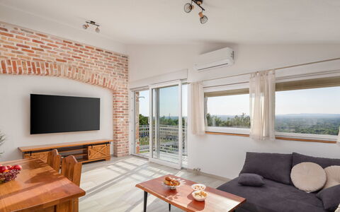 Perva: Mobilia, Interior Design, Pavimentazione, Parete, Pavimento, Legna, Soffitto, Divano, Camera, Soggiorno