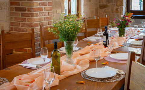 Perva: Mobilia, Tavolo, Legna, Interior Design, Tavola, Sedia, Tovaglia, Cucina & Sala Da Pranzo Tavolo, Sala Da Pranzo, Illuminazione