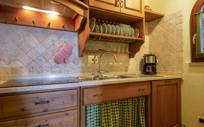 Verde 35.2: Cucina, Controsoffitto, Cabinetry, Interior Design, Elettrodomestico Da Cucina, Legna, Mobilia, Pavimentazione, Apparecchio Major, Credenza