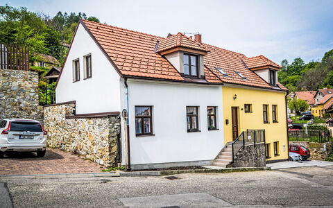 Cesky Krumlov 102: Costruzione, Parete, Finestra, Casa, Casa, Tetto, Architettura, Zona Residenziale, Facciata, Villetta