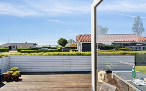 Hira - 200M from the Sea: Tetto, Casa, Casa, Villetta, Porta, Raccordo, Deck, Portico, Plank, Latifoglie