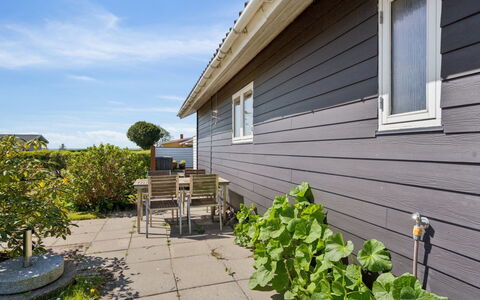 Hira - 200M from the Sea: Tetto, Casa, Casa, Villetta, Porta, Raccordo, Deck, Portico, Plank, Latifoglie