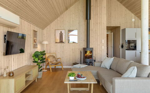 Tilje - 80M from the Sea: Pavimentazione, Interior Design, Legna, Pavimento, Soffitto, Mobilia, Camera, Soggiorno, Pavimento In Legno, Divano