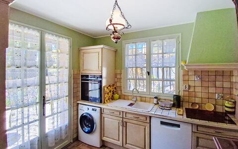 La Coustelline: Interior Design, Pavimentazione, Cucina, Legna, Mobilia, Controsoffitto, Pavimento, Cabinetry, Soffitto, Camera