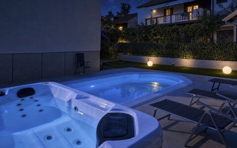 Helen: Piscina, Vasca Da Bagno, Idraulico Fixture, Vasca Idromassaggio, Ricorrere, Giochi D'Acqua, Paesaggio Di Illuminazione, Hotel, Design