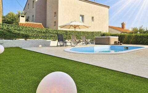 Helen: Erba, Giardino, Prato, Landscaping, Erba Sintetica, Cortile, Backyard, Shade, Cortile, Villa
