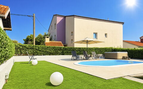 Helen: Erba, Piscina, Giardino, Prato, Tempo Libero, Erba Sintetica, Cortile, Landscaping, Backyard, Shade