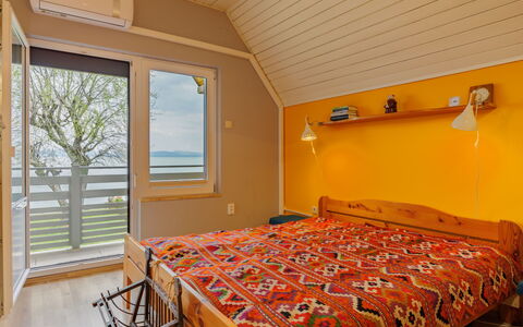 Sundown Beach: Mobilia, Pavimentazione, Interior Design, Pavimento, Camera Da Letto, Legna, Letto, Soffitto, Camera, Pavimento In Legno