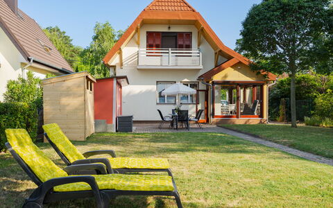 Sundown Beach: Casa, Casa, Zona Residenziale, Tetto, Villetta, Shade, Estate, Giardino, Prato, Cortile