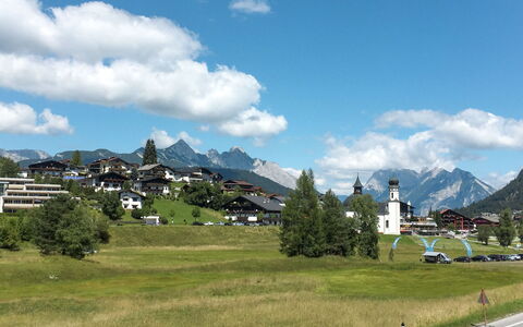 Bergnest: Cielo, Catena Montuosa, Collina, Hill Station, Valle, Alpi, Vertice, Cresta, Villaggio, Massiccio