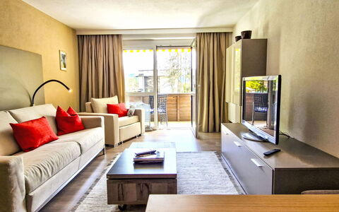 Bergnest: Mobilia, Interior Design, Pavimentazione, Pavimento, Divano, Parete, Legna, Camera, Soffitto, Soggiorno