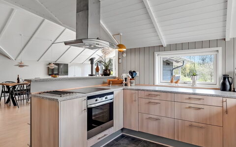 Truels - 30Km from the Sea: Cucina, Pavimentazione, Controsoffitto, Legna, Interior Design, Elettrodomestico Da Cucina, Soffitto, Cabinetry, Mobilia, Apparecchio Major