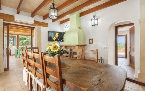 Son Bosc: Mobilia, Interior Design, Legna, Pavimentazione, Tavolo, Sala Da Pranzo, Cucina & Sala Da Pranzo Tavolo, Soffitto, Pavimento, Camera