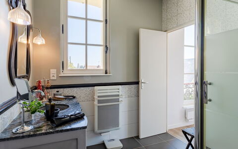 Les Jardins de Cabourg: Interior Design, Idraulico Fixture, Pavimentazione, Bagno, Pavimento, Rubinetto, Illuminazione, Idraulico, Casa, Porta