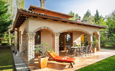 Tramonto: Zona Residenziale, Casa, Estate, Balcone, Recinzione, Villa