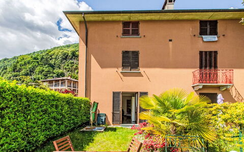 La Sostra: Zona Residenziale, Casa, Estate, Balcone, Recinzione, Villa