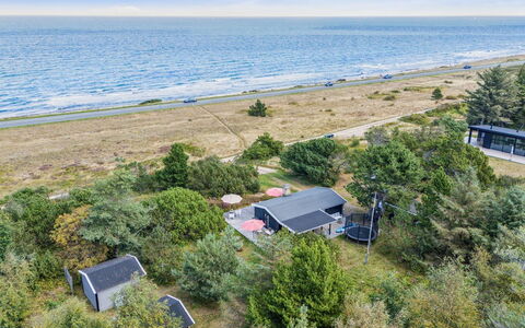 Kaj - 75M from the Sea: Vegetazione, Arbusto, Primavera, Villetta, Giardino, Shade, Backyard, Cortile, Sedia