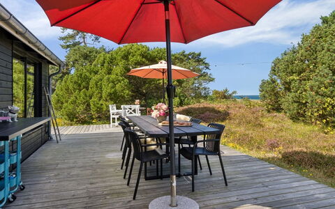 Kaj - 75M from the Sea: Vegetazione, Arbusto, Primavera, Villetta, Giardino, Shade, Backyard, Cortile, Sedia