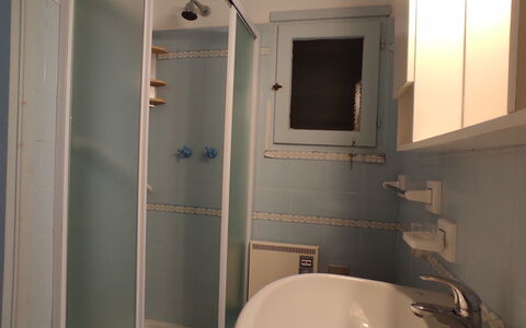 Villetta Oasi Belvedere, Budoni, Wifi, Ac: Idraulico Fixture, Bagno, Lavandino Del Bagno, Pavimento, Pavimentazione, Lavello, Interior Design, Idraulico, Rubinetto, Camera