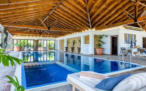 Serena Marbella: Piscina, Mobilia, Ricorrere, Sedia, Mobili Da Esterno, Tempo Libero, Eco Hotel, Hotel, Estate, Villa